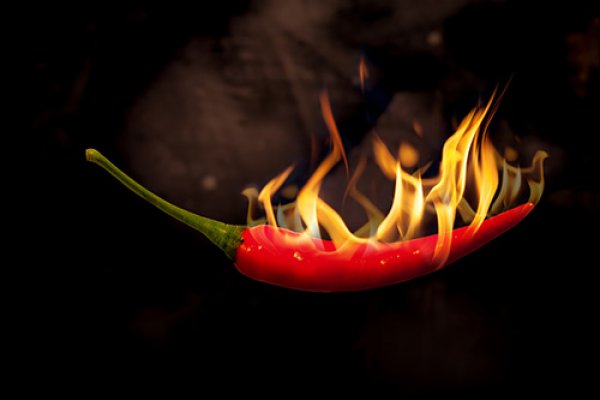 Capsaicin kommt in Chilischoten vor.