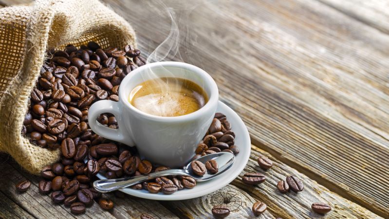 Eine Studie hat ergeben, dass der Konsum von mehr als vier Tassen Kaffee pro Tag die Lebensspanne negativ beeinflussen kann.